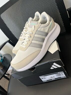 adidas Women’s Cream/Light Gray Retro Runner Sneakers
